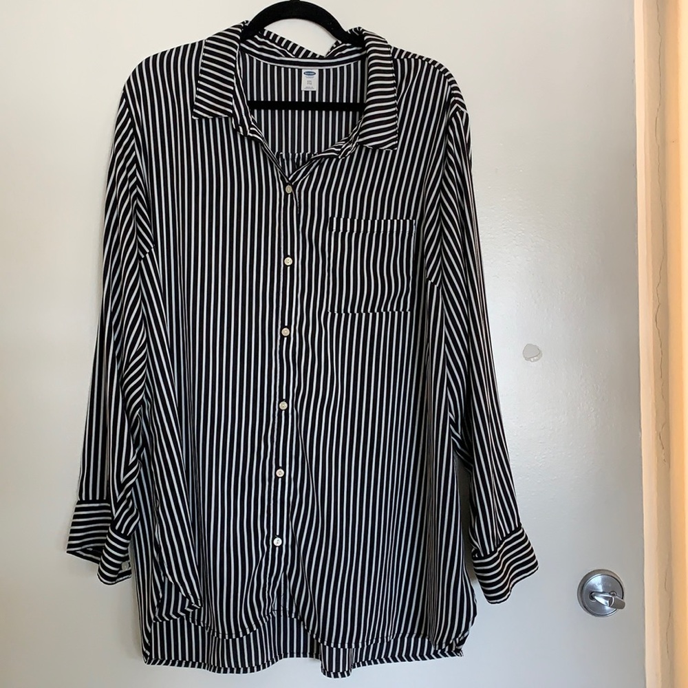 Old Navy Black & White Stripe Blouse-XXL